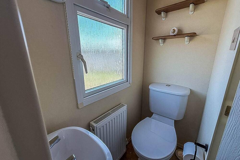 Great dog friendly caravan for hire at North Denes in Suffolk in Lowestoft, Sunrise Coast