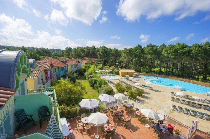 Location de vacances pour 4 personnes, avec piscine ainsi que jardin et vue dans Lacanau Ocean - 3