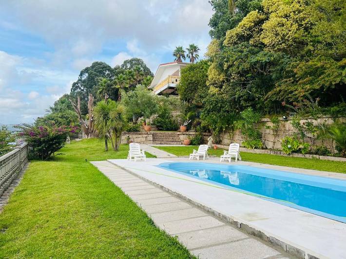 Casa rural para 8 personas, con Balcón y Jacuzzi además de Terraza y Jardín en Redondela