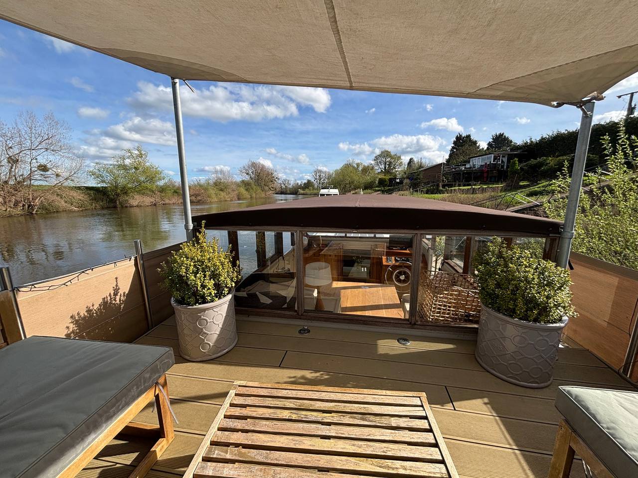 Unique 2 Bed Waterside Retreat, Pet Friendly in Upton-upon-Severn, Worcestershire