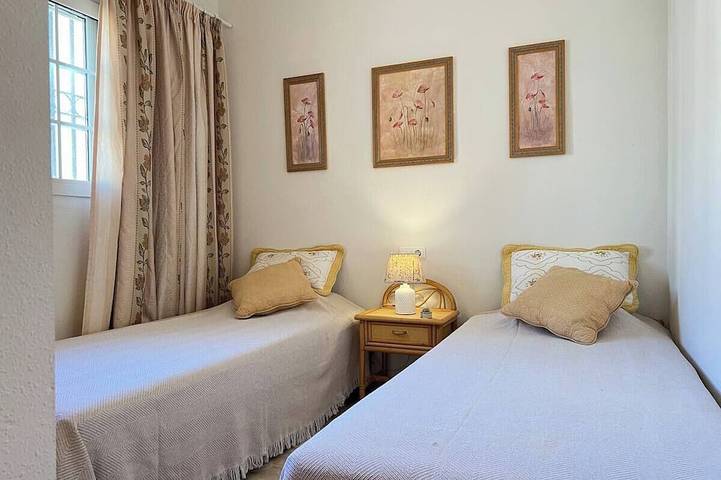 Location de vacances pour 4 personnes, avec piscine et jardin dans Playa Flamenca - 4