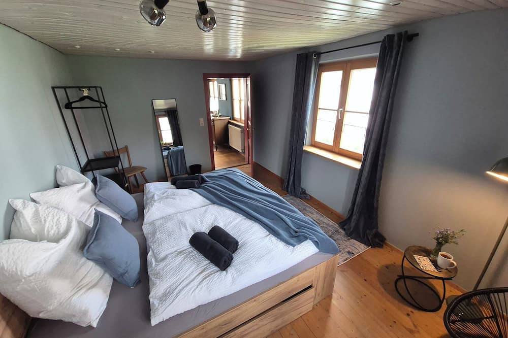 Maison Fuchs - Fantastisches Bauernhaus und Blumengarten, Wifi und Bbq in Sonnenbühl, Albsteig Etappe 11