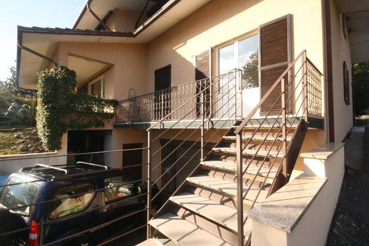 Gîte pour 2 personnes, avec vue ainsi que vue sur le lac et jardin, adapté aux familles à Domaso - 2