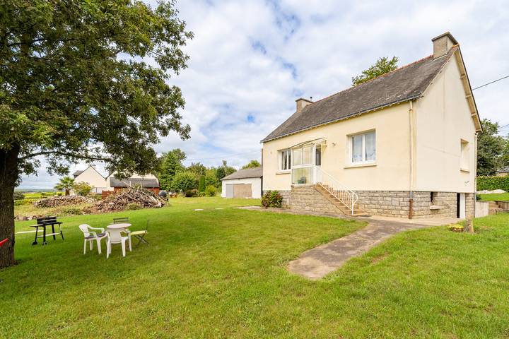 Gîte pour 4 personnes, avec jardin à Glénac