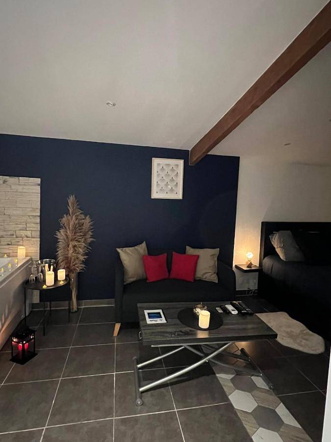 Location de vacances pour 2 personnes, avec jardin et vue à Belgentier - 3