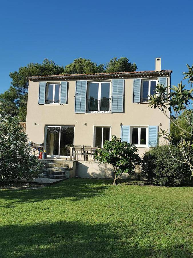 Location de vacances pour 6 personnes, avec piscine et jardin, animaux acceptés à Velleron