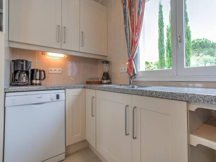 Location de vacances pour 8 personnes, avec jardin ainsi que piscine et terrasse à Pouzols-Minervois - 3