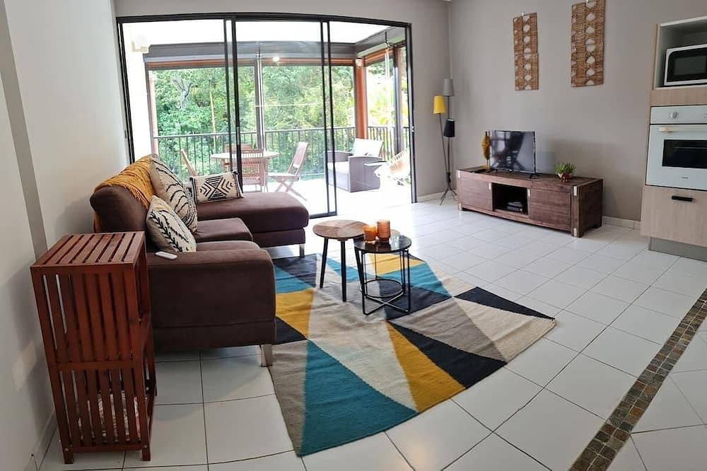 Entire apartment, Cosy apartment in a private residence with swimming pool in Martinique