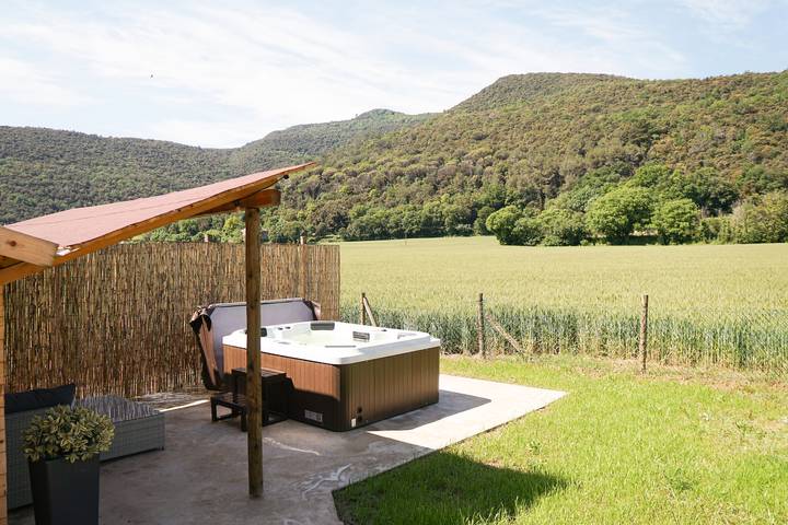 Casa de vacaciones para 4 personas, con jardín y jacuzzi en Garrotxa - 2