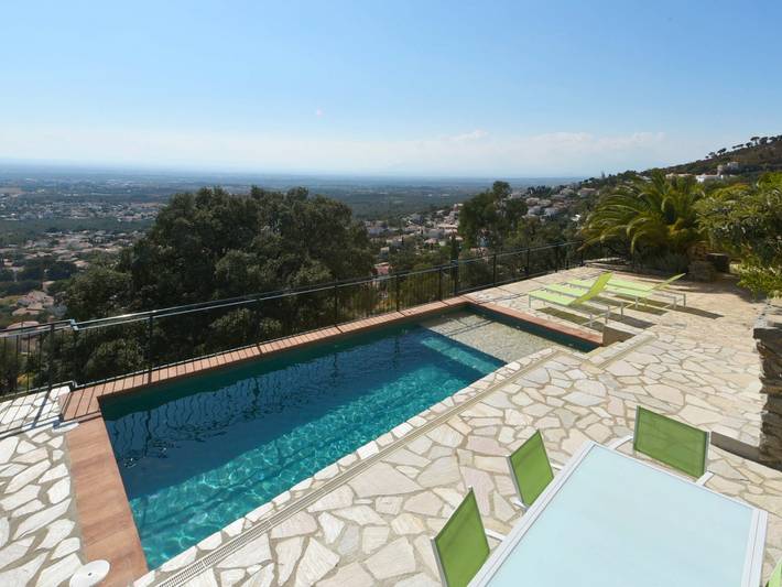 Appartement entier, Villa avec piscine privée, climatisation, Wi-Fi, parking à Roses in El Mas Fumats, Roses