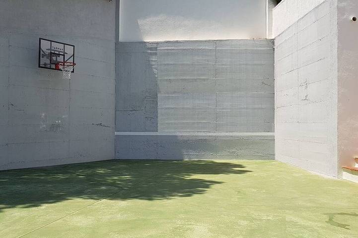 Magnifique villa, piscine, fronton tennis, basket, jardin, vue mer, près plages in El Vendrell, Costa Dorada