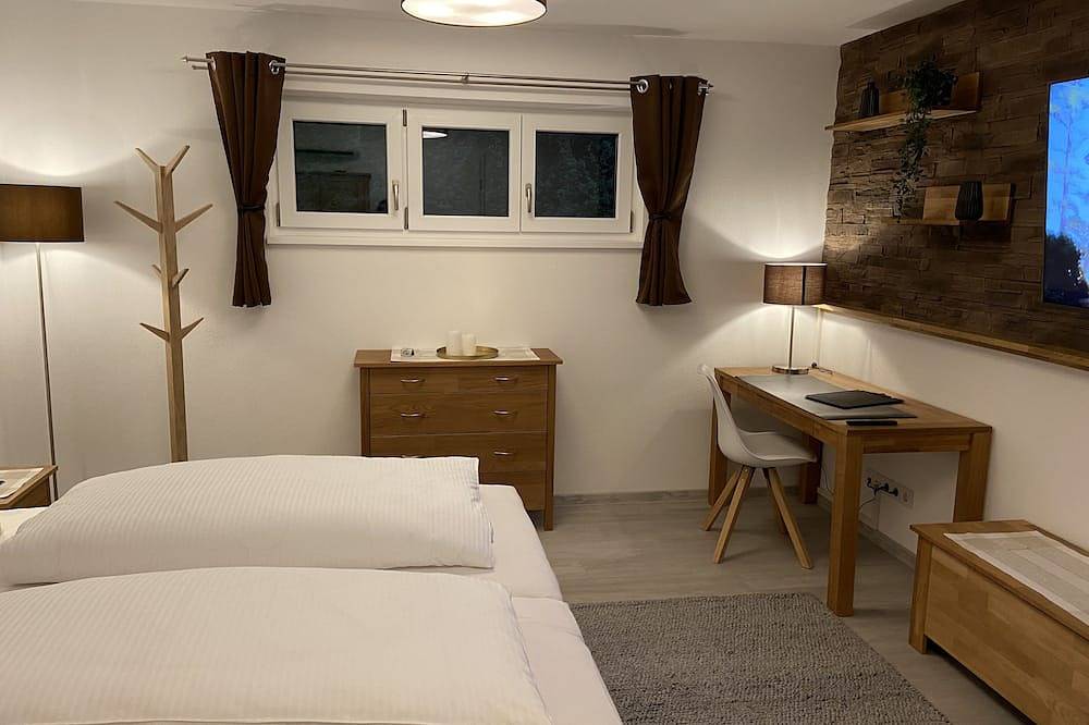 Ganze Wohnung, Ferienwohnung \"Aurelia\"\n(51 qm, 2 Zimmer mit Küche und Bad, Balkon, Wallbox) in Neubeuern, Bayerische Alpen