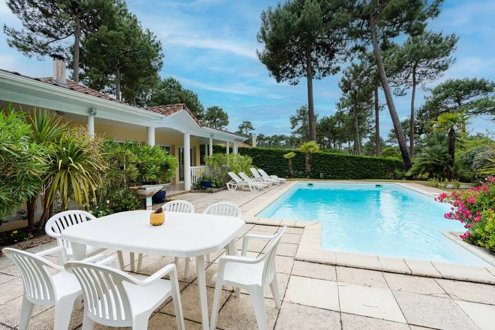 Location de vacances pour 8 personnes, avec terrasse et jardin dans Golf de la Méjanne - 2