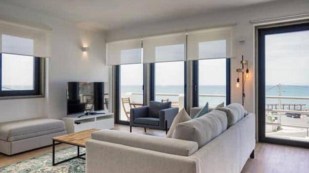 Three-Bedroom House in Praia das Maçãs, Colares
