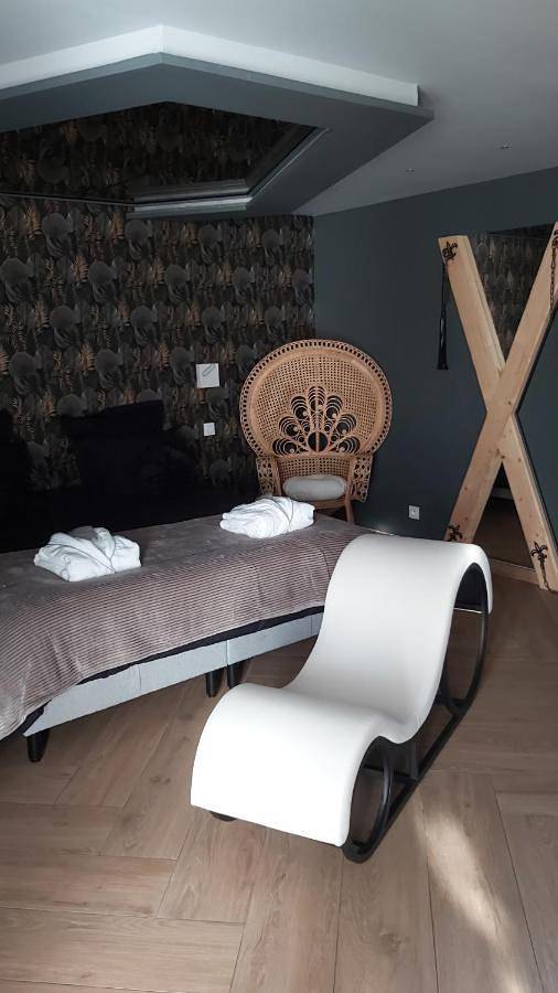 Maison d’hôte pour 2 personnes, avec terrasse ainsi que piscine et vue à La Riche - 3