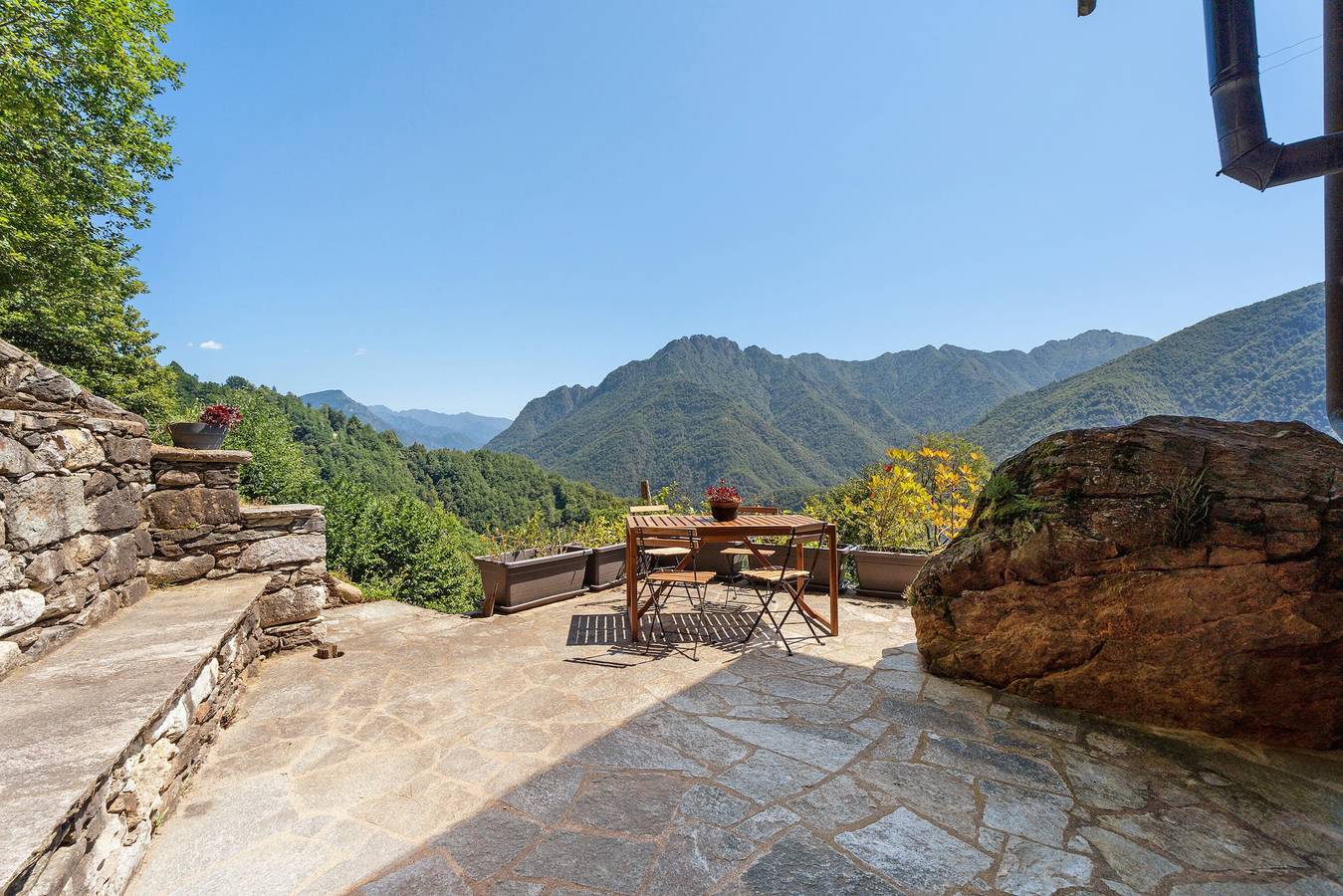 Exklusives Chalet 'La Libellula' mit herrlichem Bergblick in Scopa, Walliser Alpen