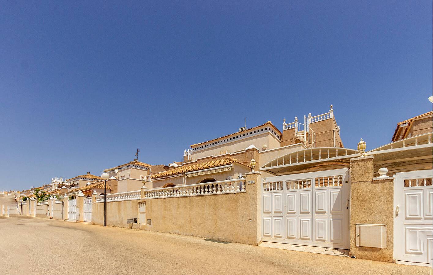 Appartement moderne au bord de la mer avec piscine et terrasse in Las Calas, Torrevieja