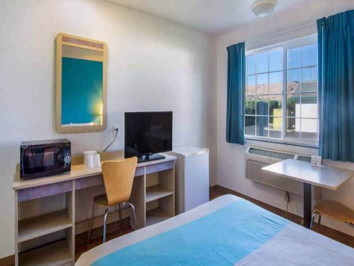 Entire apartment, 1 Queen Bed | Smoking in Wasco County