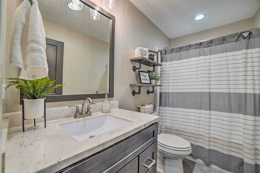 Modern Kentucky Lake Home w/ Deck, Dock, View in Kentucky Lake