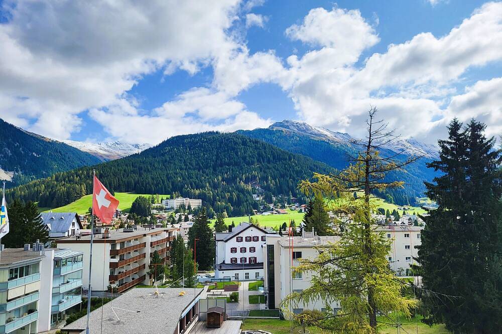Ganze Wohnung, 2-room Apartment with Mountain View | Balcony | 5 min to Ski Lift in Schatzalp, Davos