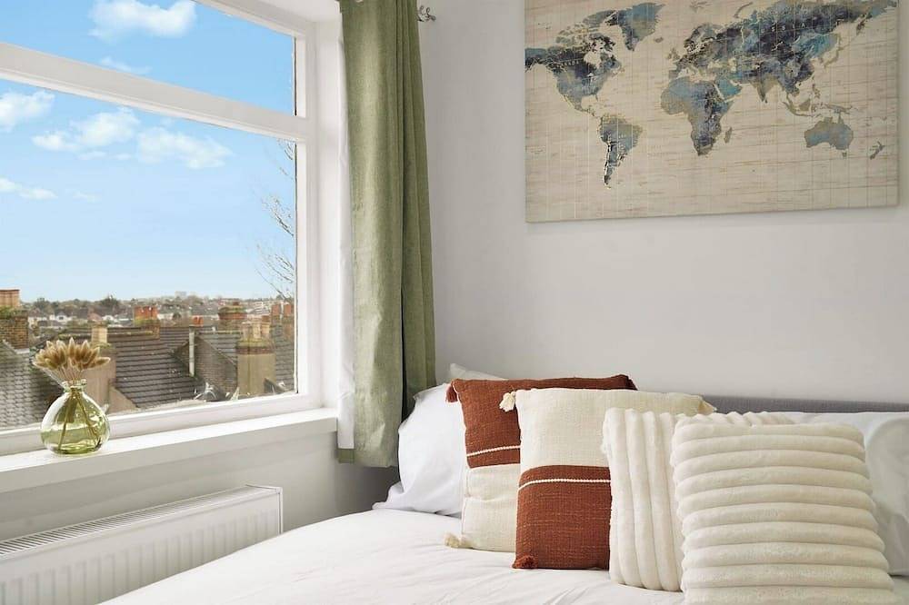 Apartamento entero, Comfortable Four-Bedroom Stay with Balcony in Bexley, Londres