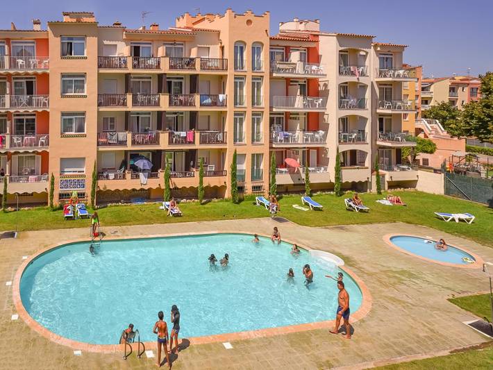 Ferienwohnung für 4 Personen, mit Terrasse und Garten sowie Pool in Empuriabrava
