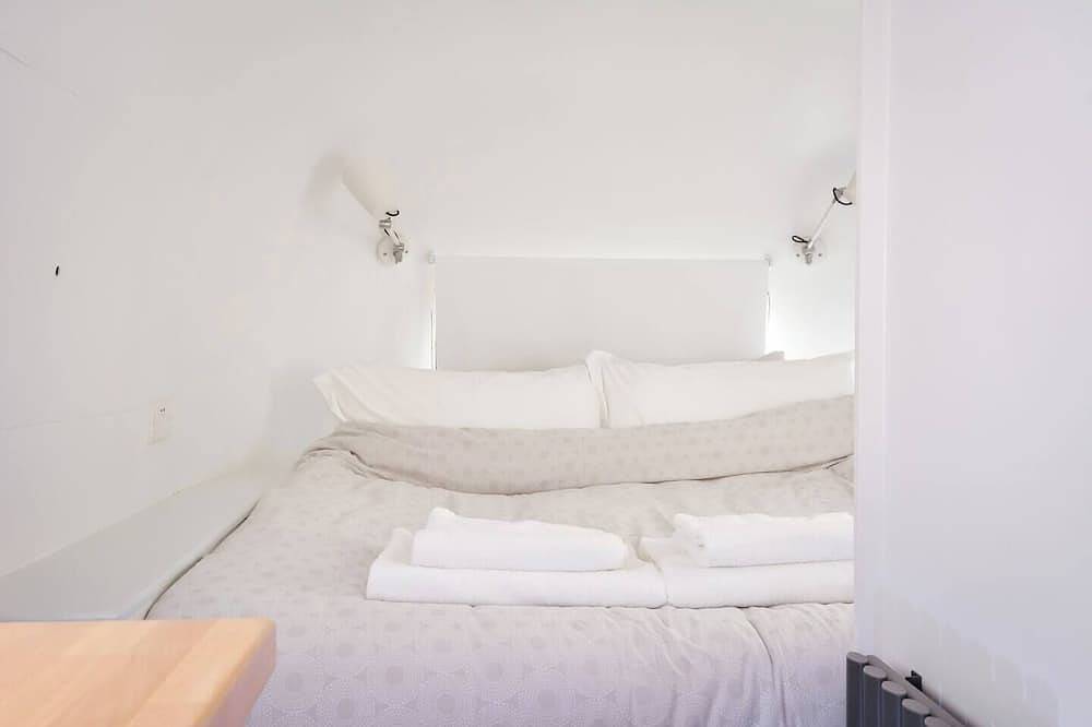 Stella, Design-Led Vintage Airstream Retreat with Hot Tub in Loch Tay, Perthshire
