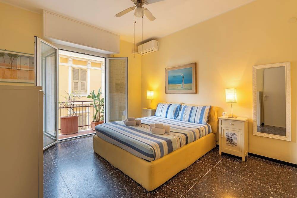 Entire apartment, La Stella Marina -150 metri dal Mare con Box auto in Spotorno, Riviera di Ponente