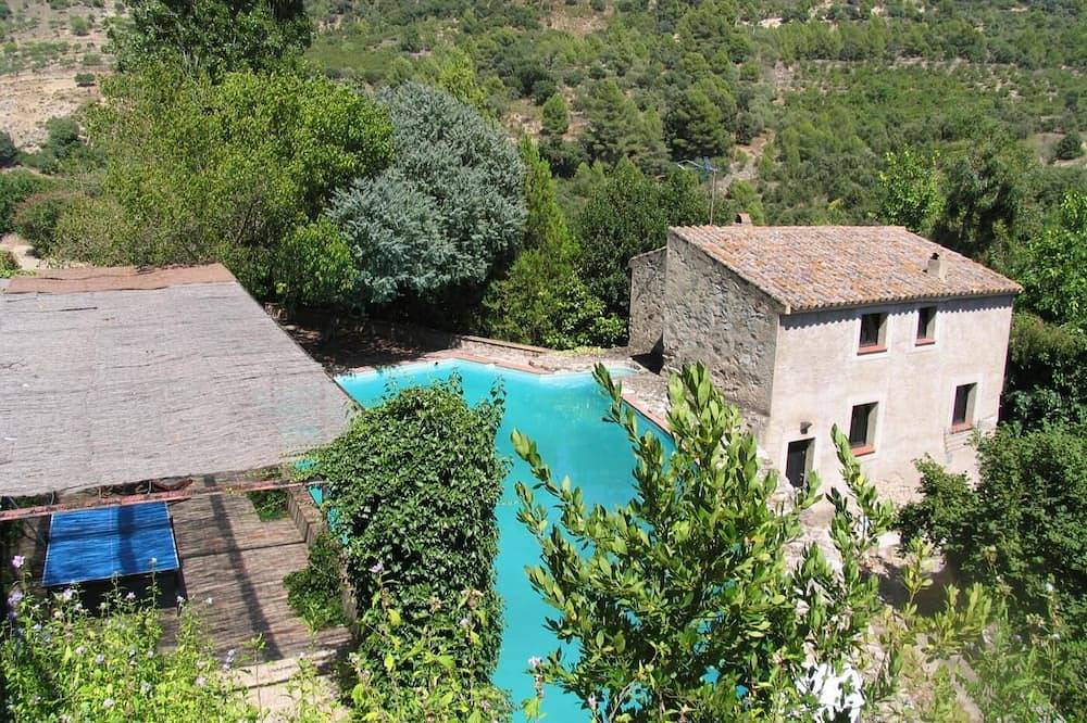 Oude molen, tuin, veranda met tafeltennis. Zwembad en privé barbecue in l'Aleixar, Baix Camp