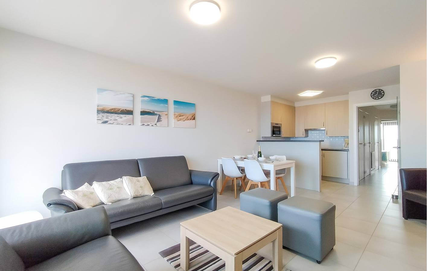 Geheel vakantieappartement, Vakantieappartement voor 5 personen met terras in Oostende, Belgische Kust