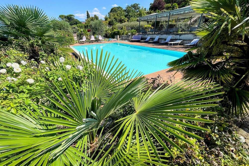 Entire apartment, Apt 5 Aircon, Wifi, infinity pool, Jacuzzi, gardens Incredible! Sleeps 4 in Spoleto, Perugia Province