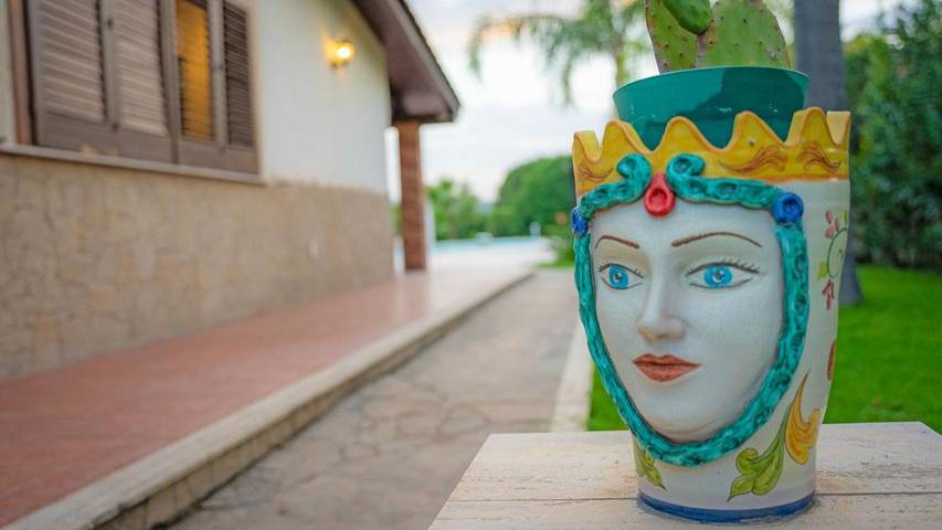 Location de vacances pour 5 personnes, avec jacuzzi ainsi que jardin et piscine, adapté aux familles à Agnone Bagni - 2