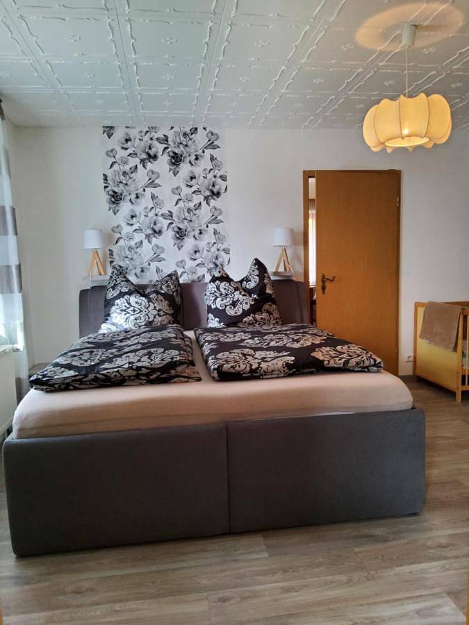 Ferienwohnung für 4 Personen, mit Terrasse und Garten sowie Ausblick in Gelenau (Erzgebirge)