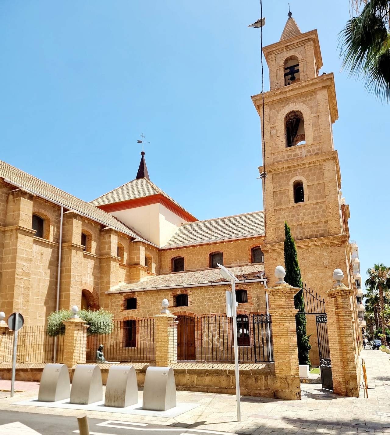 Gemütlicher Bungalow mit privater Terrasse und Gemeinschaftspool in Torrevieja in Torrevieja, Costa Blanca