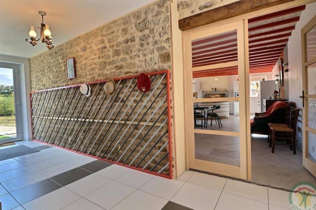 Three-Bedroom House in Saint-Georges-de-Reintembault, Fougères-Vitré