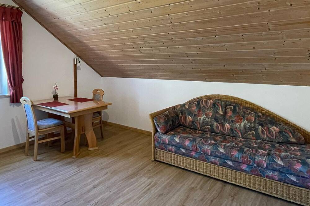 Ganze Wohnung, Ferienwohnung in ruhiger Lage mit Blick über das malerische Tal in Riedenburg, Altmühltal