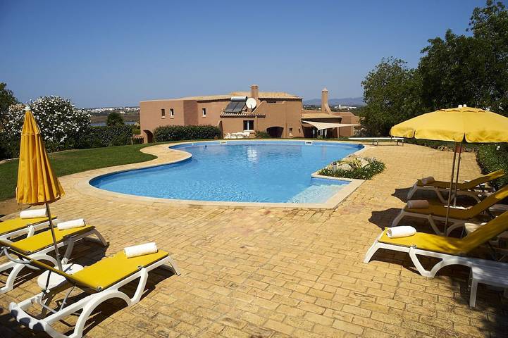 Villa für 11 Personen, mit Balkon und Garten