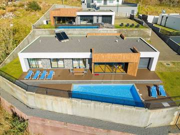 Location de vacances pour 6 personnes, avec piscine et jardin dans Estreito da Calheta