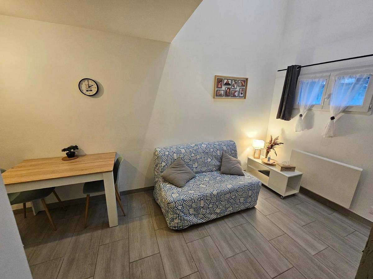 Appartement entier, One-Bedroom Apartment in Vert-Saint-Denis, Seine-et-Marne