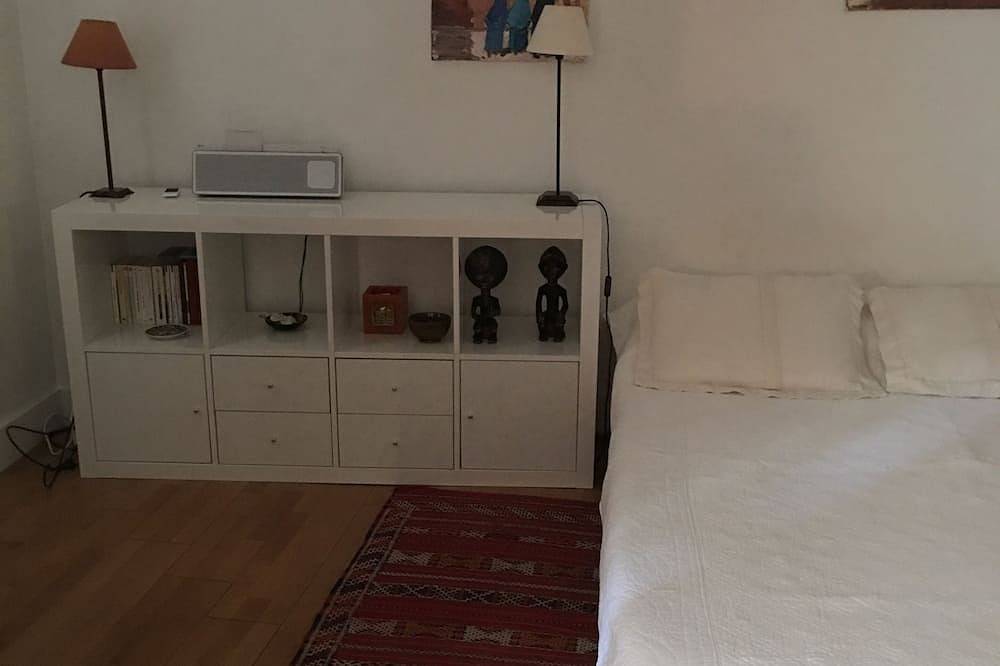 Appartement entier, Paris Xv grand studio  métro Vaugirard proche du Parc des Expositions in Paris, Île de France