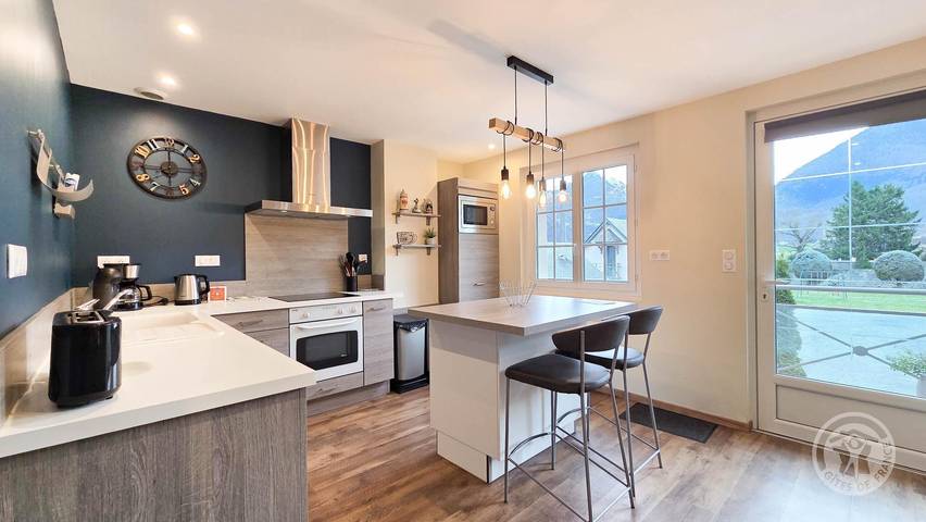 Gîte pour 4 personnes, avec jardin à Adast