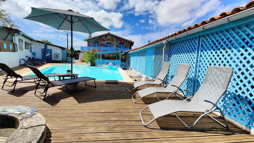 Maison d’hôte pour 16 personnes, avec jardin et vue ainsi que terrasse et piscine