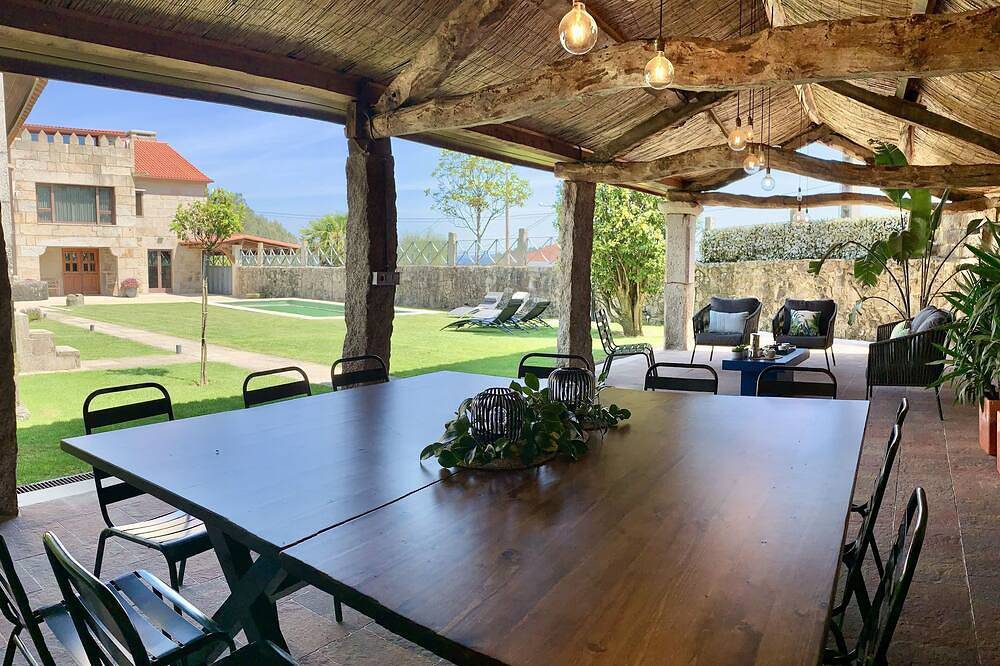 Exclusive Rural House With Pool In Las Rias Baixas in Meis, Costa de Galicia