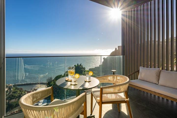 Gîte pour 3 personnes, avec Balcon et Piscine à Calheta