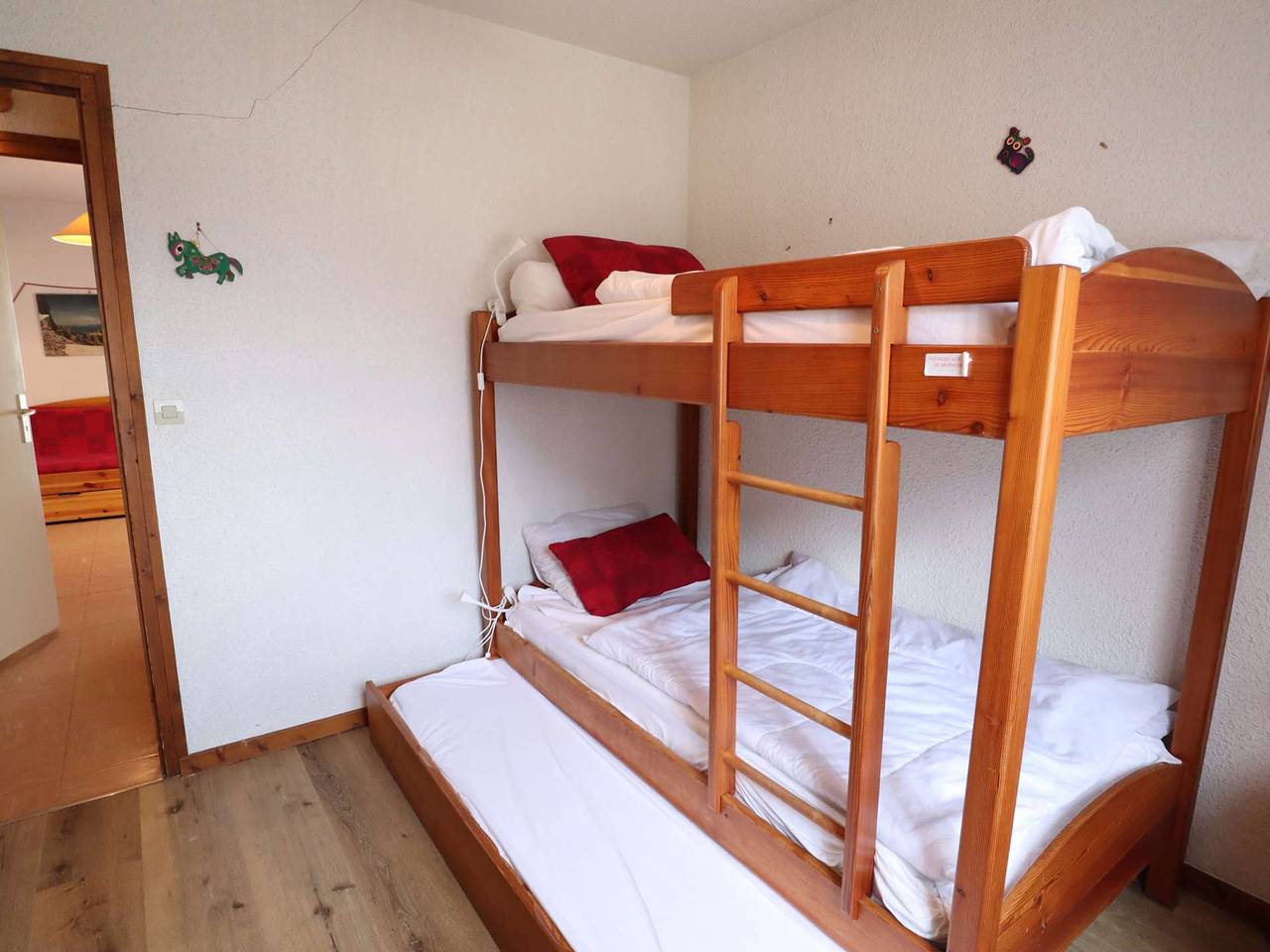 Entire apartment, Cozy 2-Br Apartment with Fireplace, Terrace, and Ski Access in Arêches-Beaufort in Beaufort (Rhône-Alpes), Albertville region