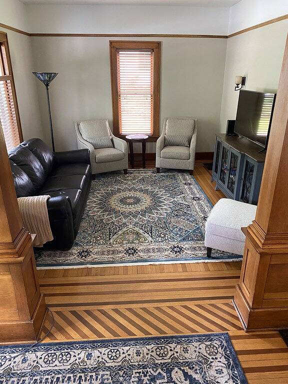 Außergewöhnliche neue Auflistung Decorah Craftsman Bungalow in Decorah, Winneshiek County