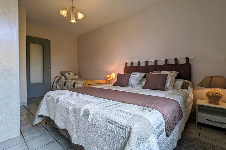 Gîte pour 3 personnes, avec terrasse à Saint-Pierre-Eynac - 2