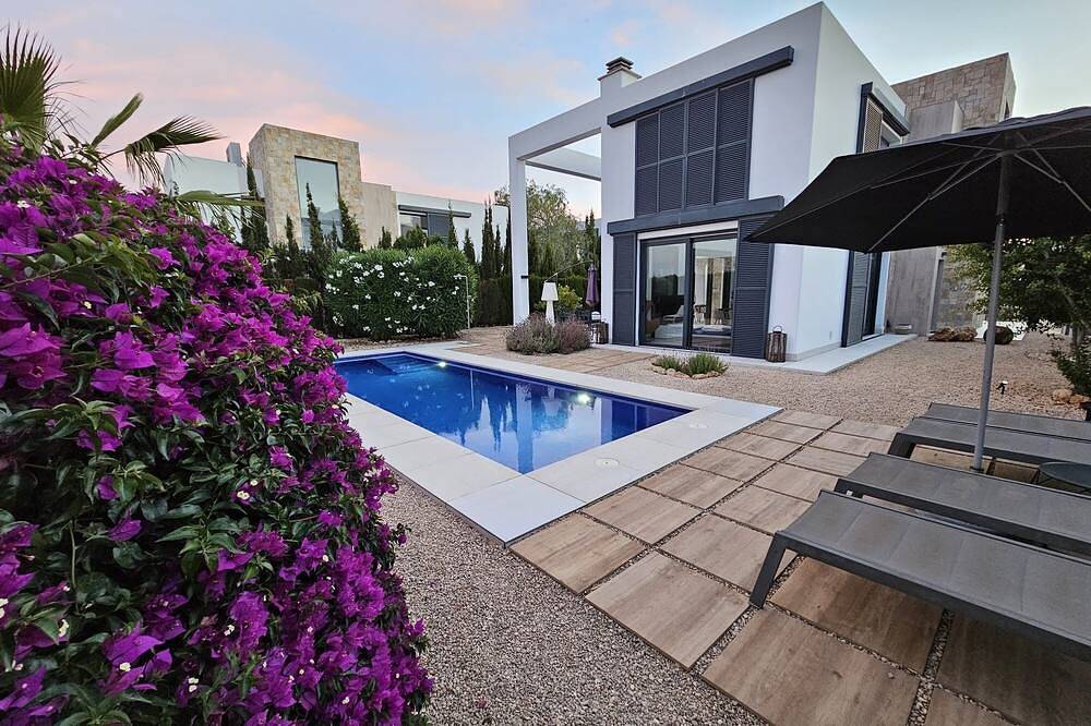 Design villa aan het strand in Bauhaus-stijl, zwembad, snel internet, airconditioning / verwarming in Cala Murada, Manacor