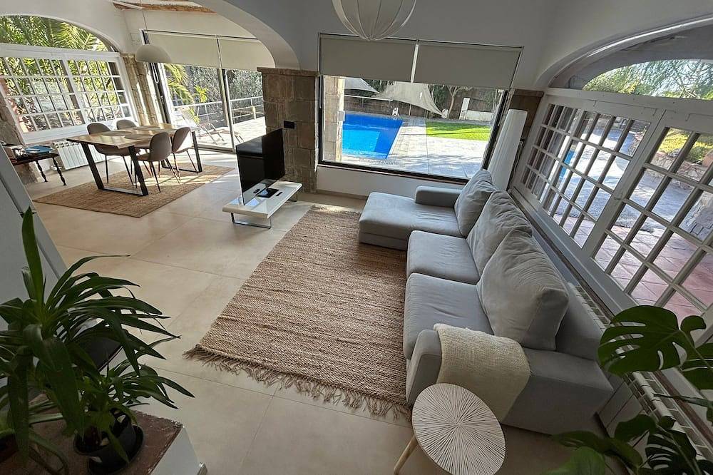 Cosy Winter Retreat – Cabrils, Maresme, Just 20 km from Barcelona in Cabrils, Costa del Maresme