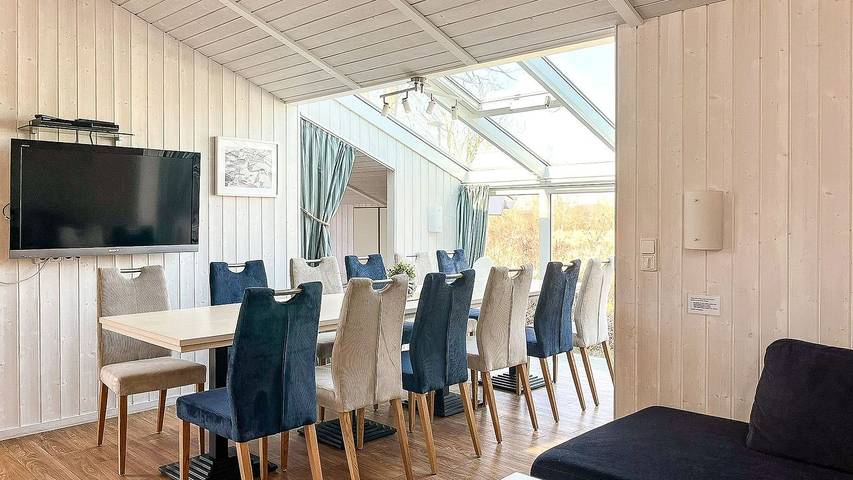 Ferienhaus für 12 Personen, mit Whirlpool und Sauna sowie Garten in Priwall